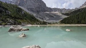 Ruta al lago di Sorapis