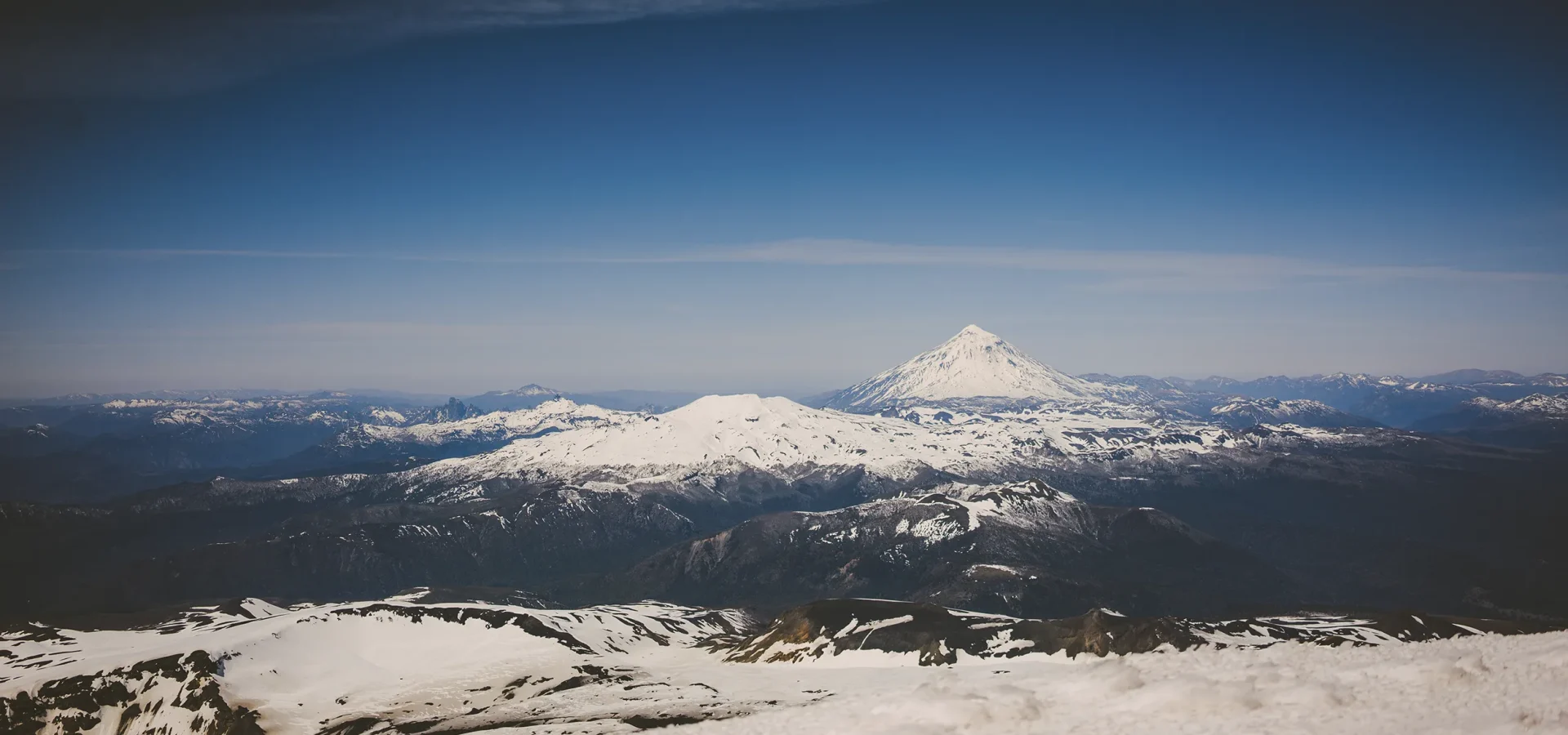 Volcán Lanín desde la cima del Villarrica