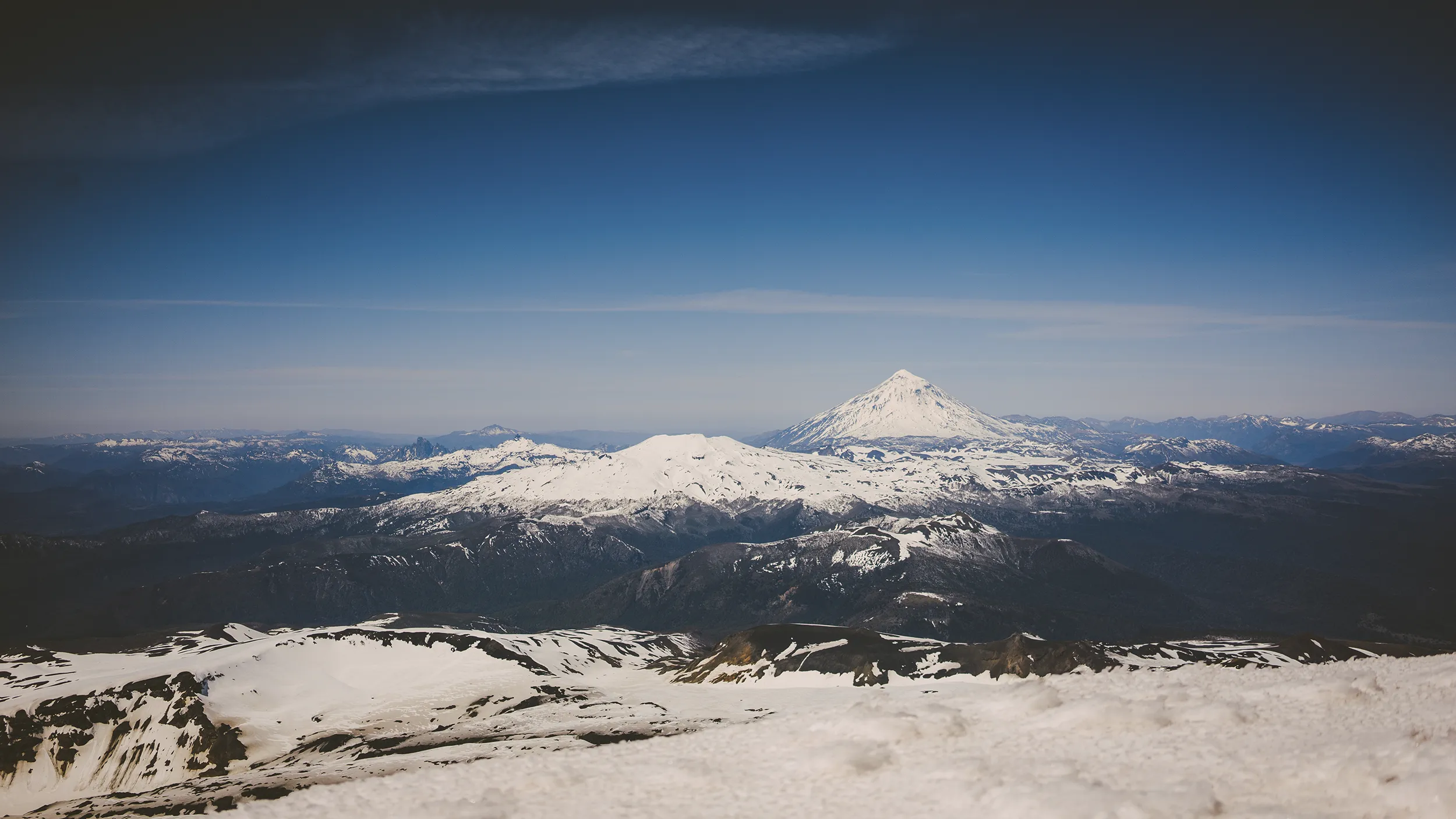 Volcán Lanín desde la cima del Villarrica