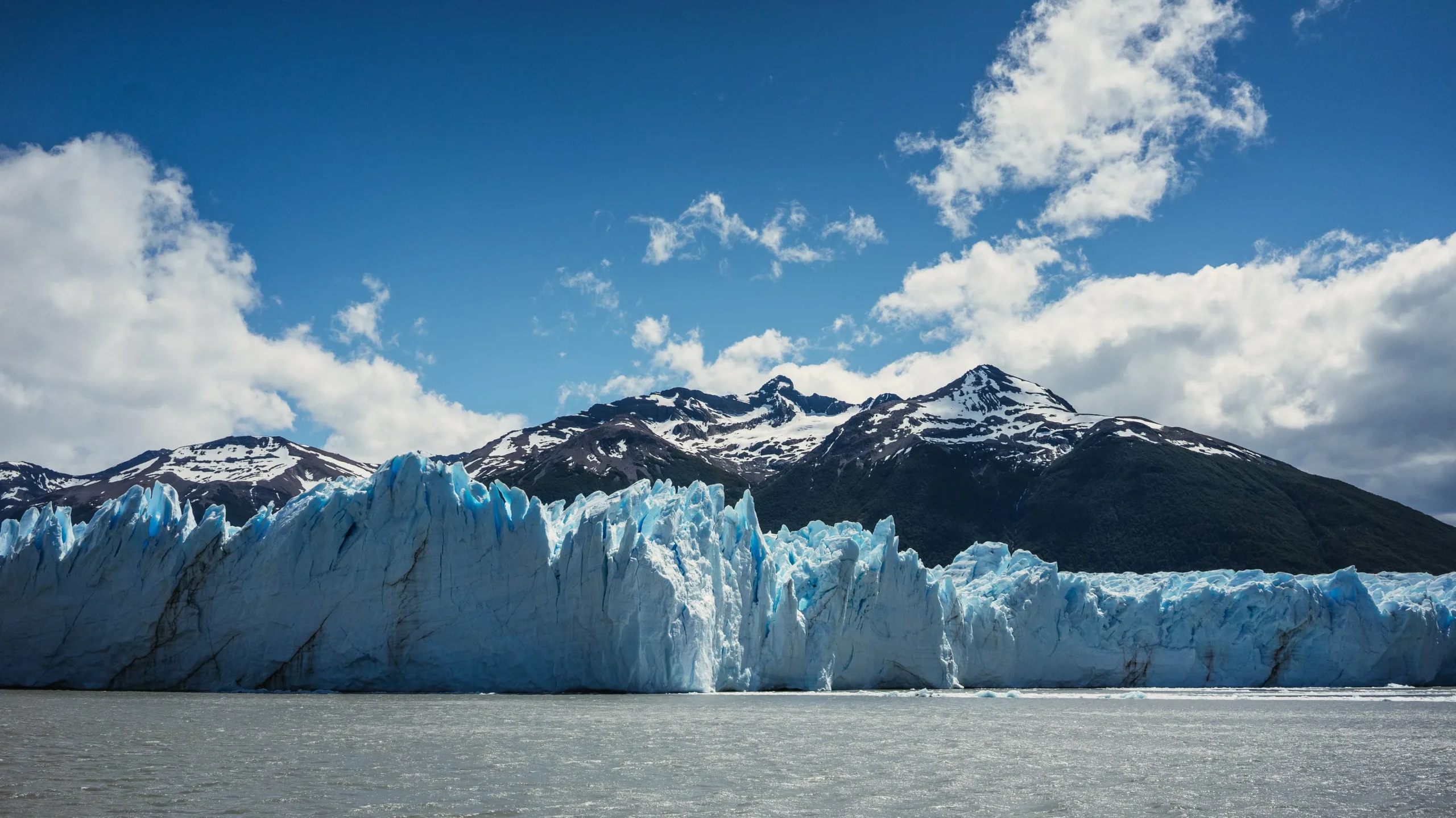 Vista del Perito Moreno durante la navegación.