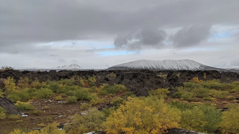 El cráter del Hverfjall desde Dimmuborgir